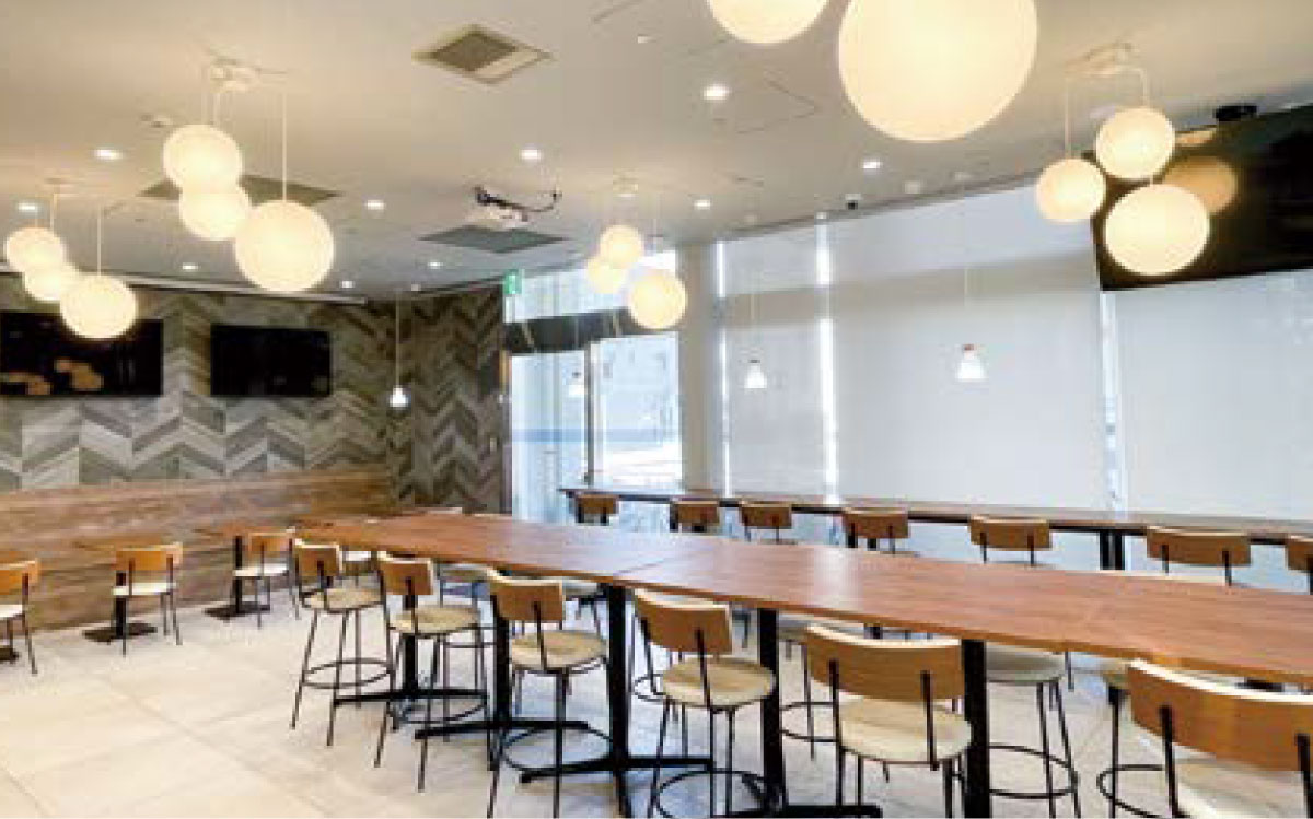 鳴尾店¥の店内